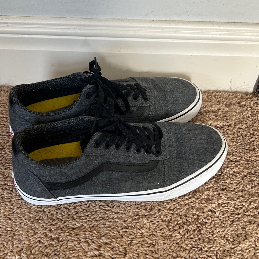 Vans Men’s charcoal, gray, and black canvas low top sneakers size 9